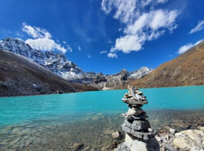 Gokyo Valley trek difficulty: Trekkers climbing steep trail near Gokyo Ri in Nepal